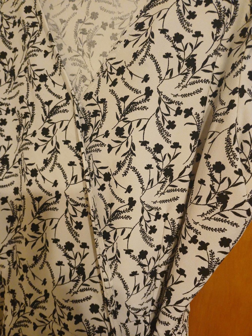 AUW Black & White Floral Wrap Top - Picture 3 of 5
